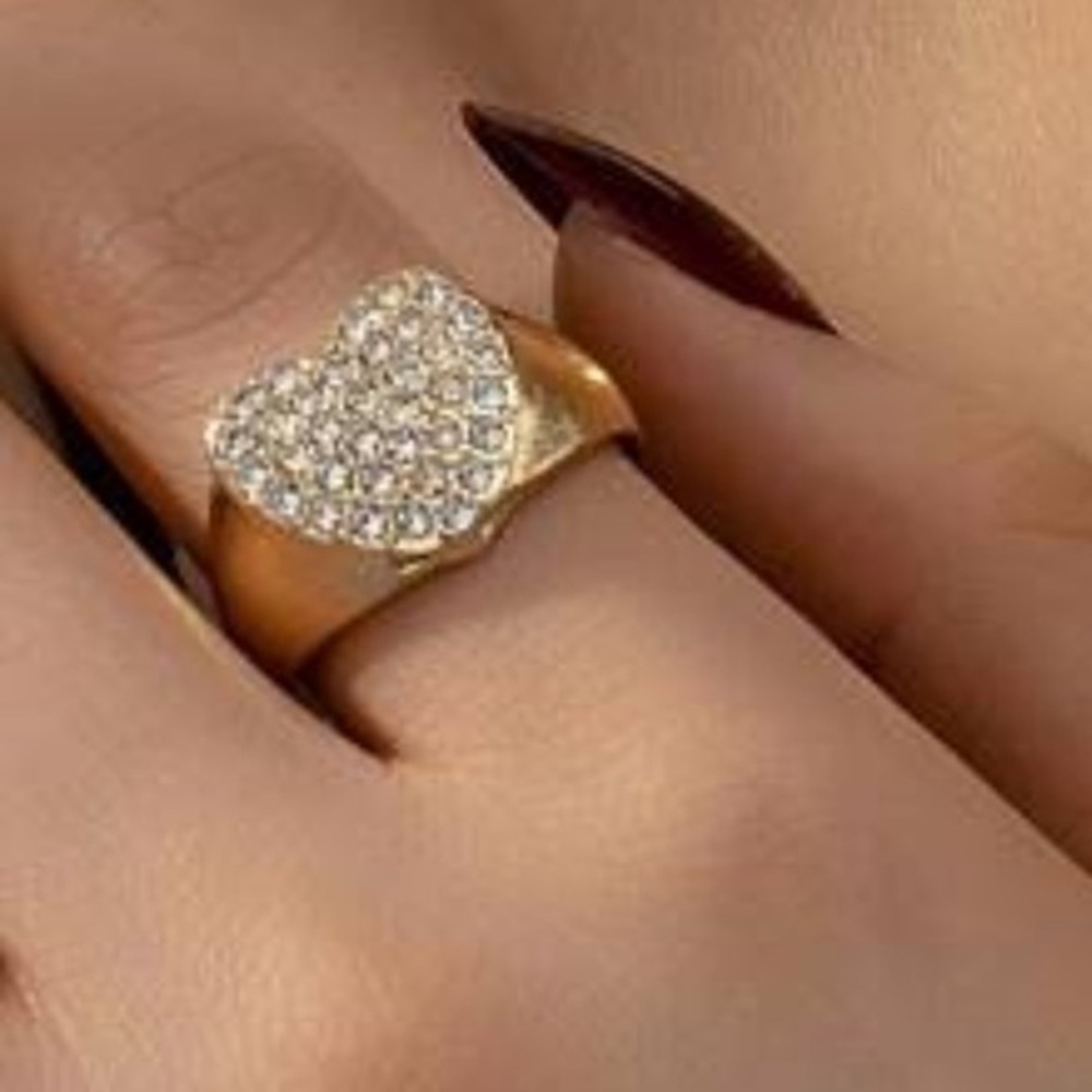 Gold heart ring